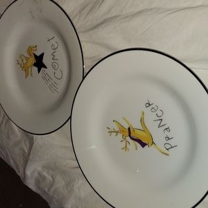 2 reindeer plates